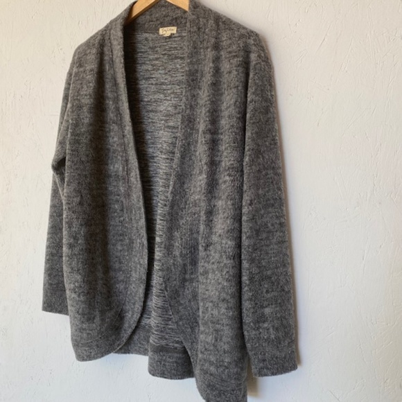 Lily White Cardigan - Picture 5 of 6